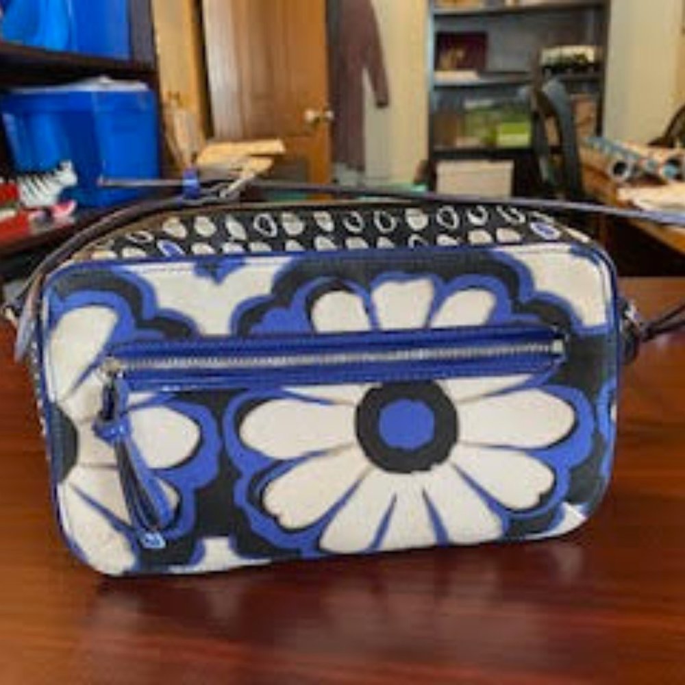Coach Small Purse - Picture 4 of 4